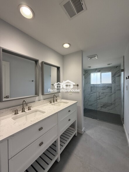 Building Photo - 1930 E Missouri Ave