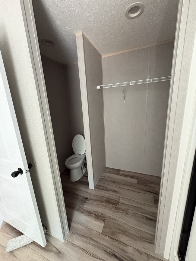 Building Photo - 507 Mercedes St