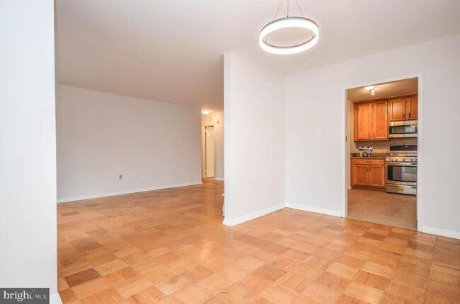 Building Photo - 3001 Veazey Terrace NW