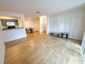 Building Photo - Windsor Park #515 - Pet Friendly!