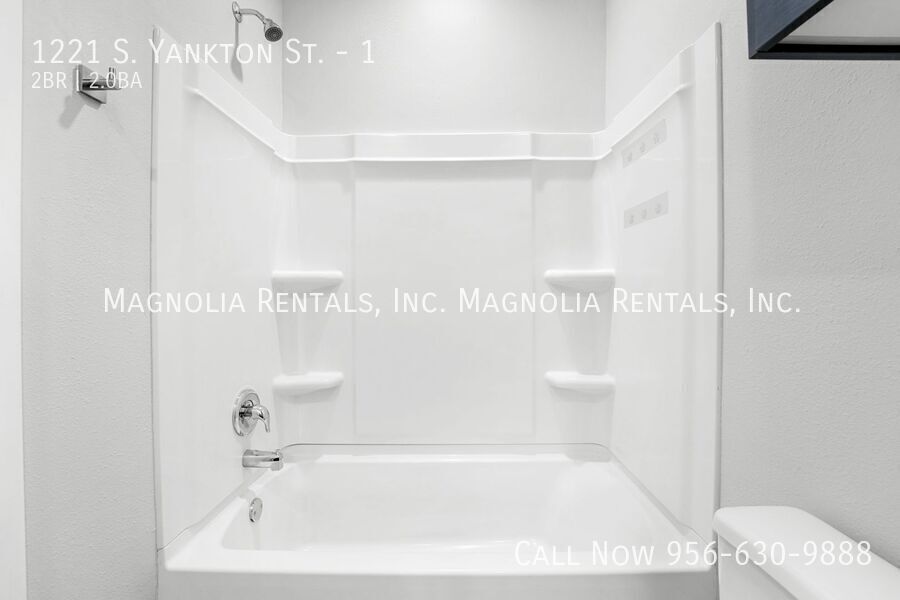 Building Photo - 1221 S Yankton St