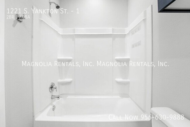 Building Photo - 1221 S Yankton St