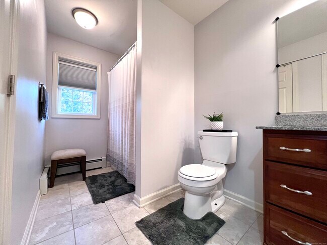 Building Photo - 4 Cobblestone Ct