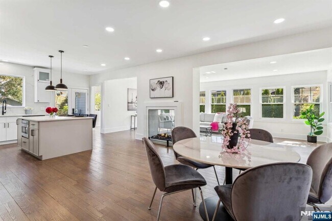 Building Photo - 648 East St