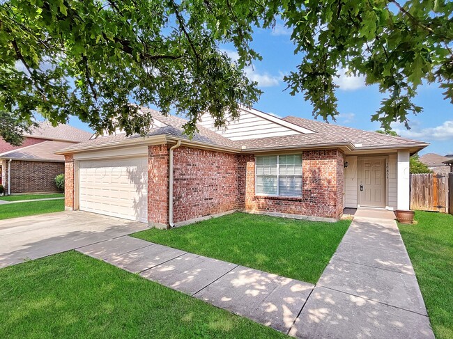 Building Photo - Charming Home in Established Haslet Community