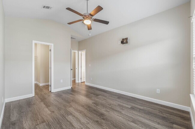 Building Photo - 1817 Stable Ln