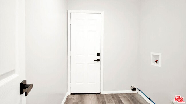 Building Photo - 428 S Meridian Ave