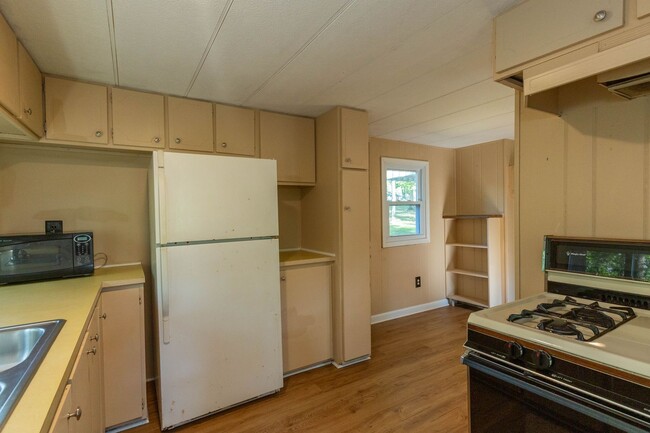 Building Photo - 2 Bed, 1 Bath, Manufactured Home in Harper...