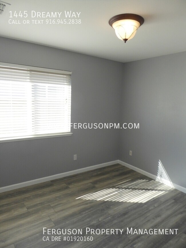 Building Photo - 1445 Dreamy Way