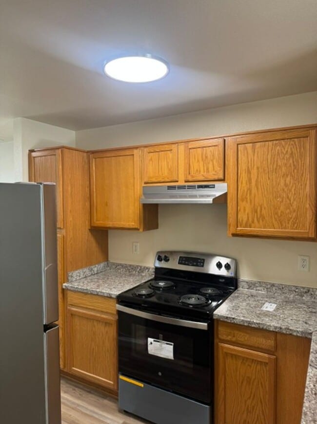 Building Photo - TOWNHOMES OF OAK COURT!!  REMODELED 2 BEDROOM