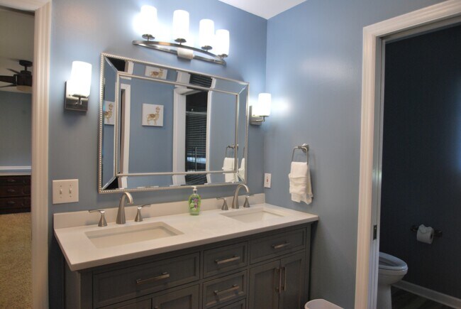 Building Photo - 13 Tanglewood Dr