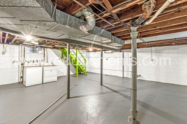 Building Photo - 4925 Crittenden Ave