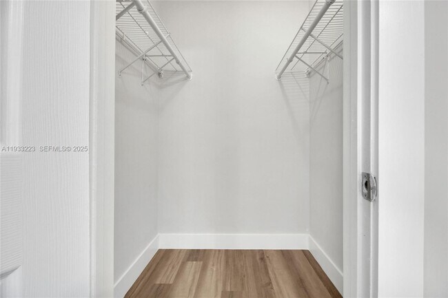 Building Photo - 1211 N Andrews Ave