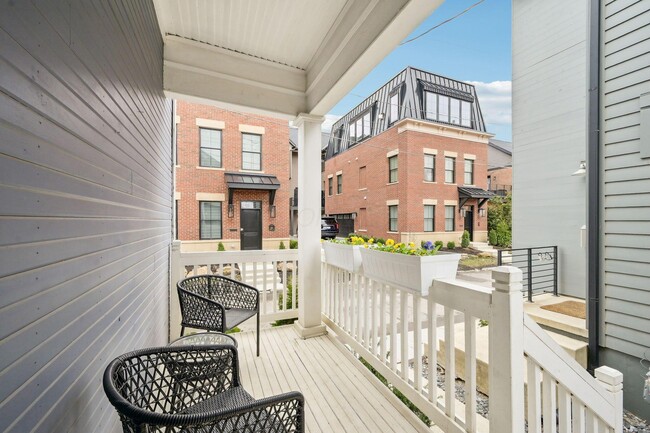 Building Photo - 565 Lathrop St