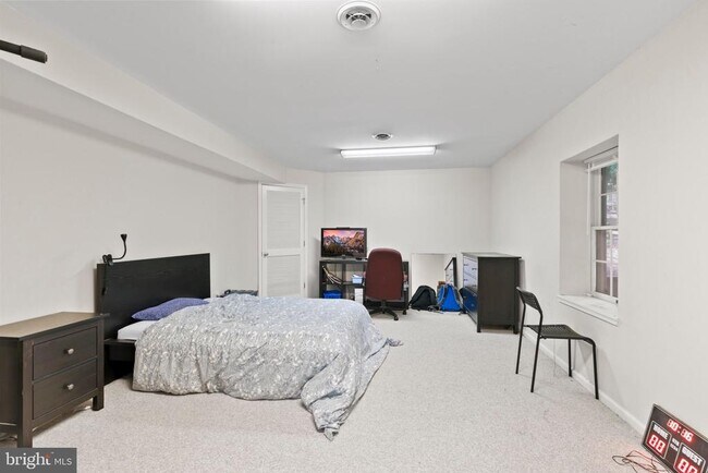 Building Photo - 46450 Saffron Ct