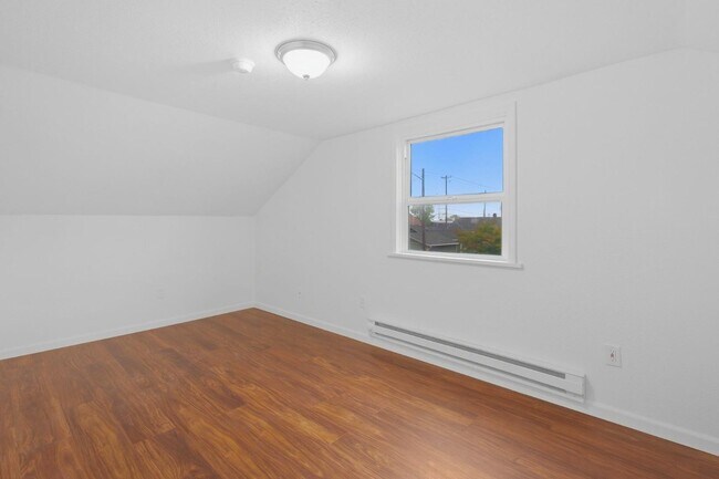 Building Photo - 810 E 63rd St