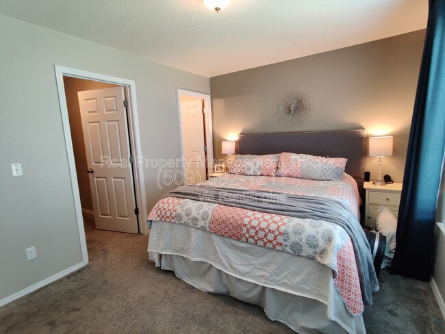 Building Photo - 8605 Zepher Ct