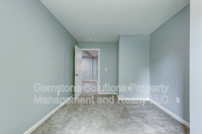 Building Photo - 2930 Primrose Cir