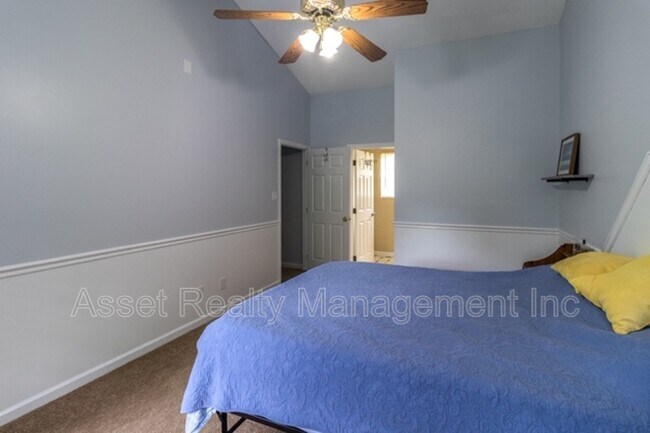 Building Photo - 9009 Tall Timber Dr