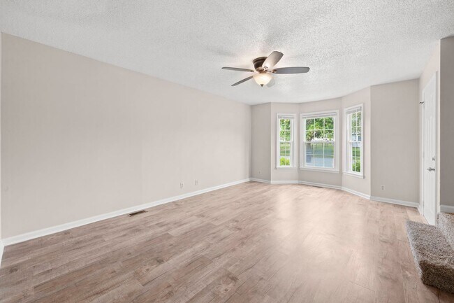 Building Photo - Move-In Specials Available! Single-Family in Oak Grove, KY!