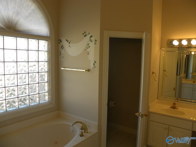 Building Photo - 214 Mainsail Way