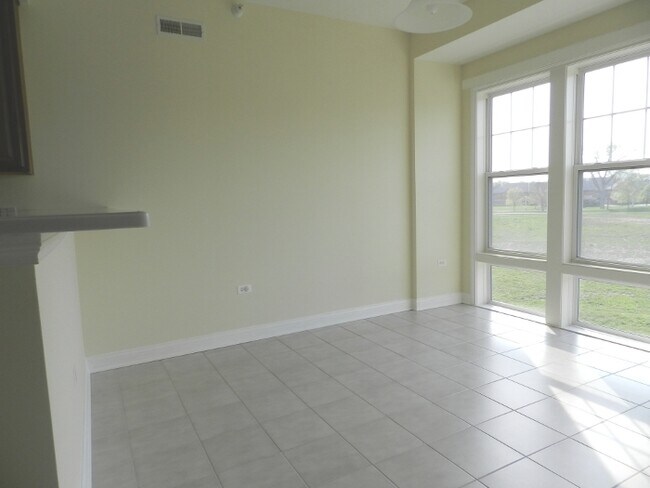 Building Photo - 101 Pointe Dr