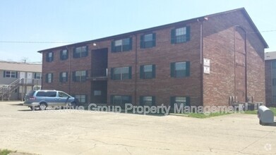 Building Photo - 345 Elmwood Dr