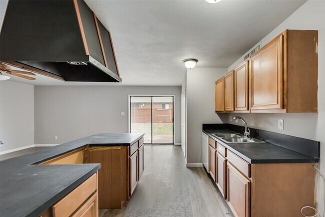 Building Photo - 713 Sunny Slope Dr