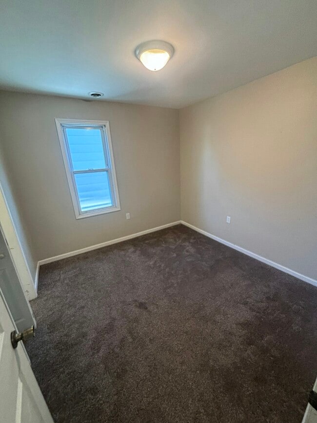 Building Photo - 165 Sharpe St