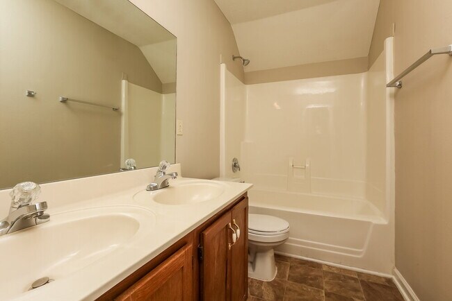 Building Photo - 5400 Sunnyvale Dr