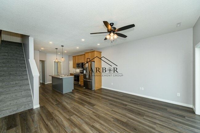 Building Photo - Contemporary 2 Bedroom Townhome - Kasson MN