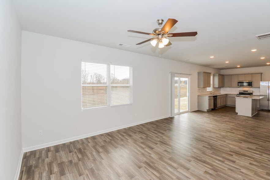 Building Photo - 622 Samuel