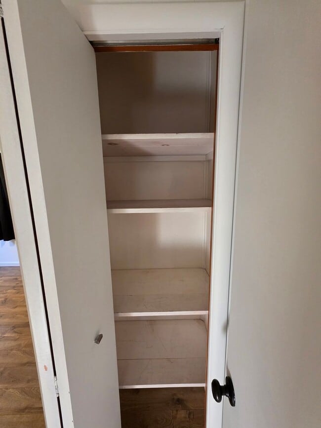 Building Photo - Charming 2 Bedroom on Acreage