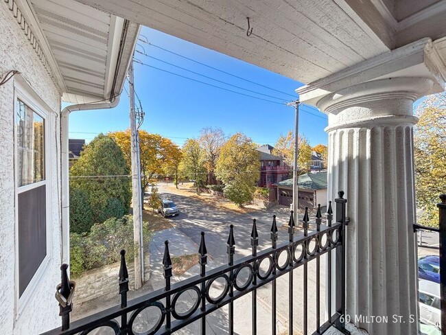 Building Photo - 2+br 1ba ~ Security Deposit Free Alternati...