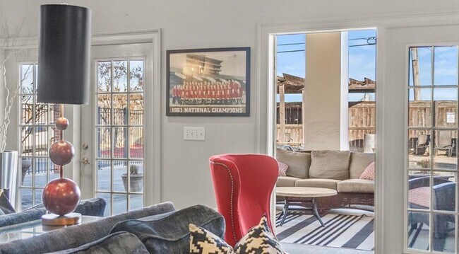 Building Photo - Furnished 3 bed, 3 bath Houndstooth Condo available Fall 26