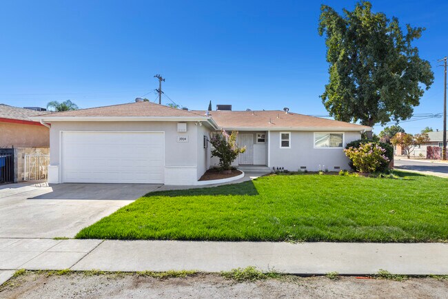 Primary Photo - 3904 E Hampton Way
