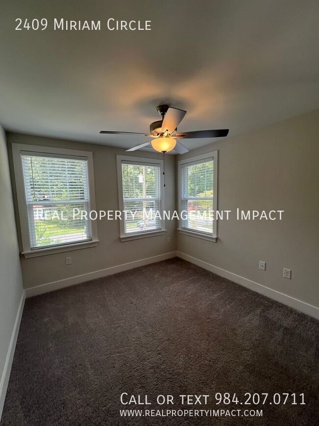 Building Photo - MOVE IN SPECIAL: 1/2 OFF 1 MONTH RENT. New...