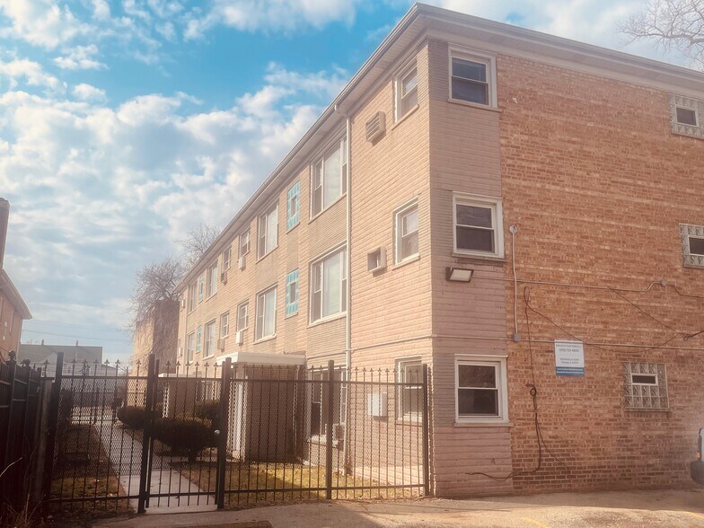 Building Photo - 8917 S Cottage Grove Ave