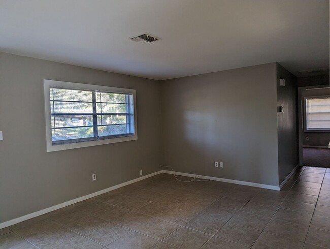 Building Photo - Crystal River 3/2/1 located near US 19 and...