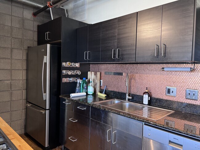 Building Photo - 360 W 300 S