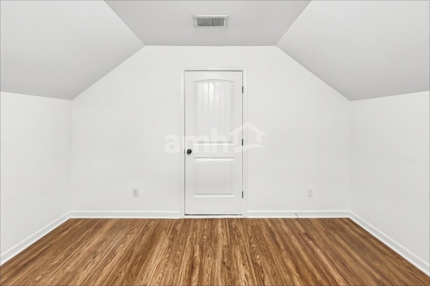 Building Photo - 5966 Armadale Dr