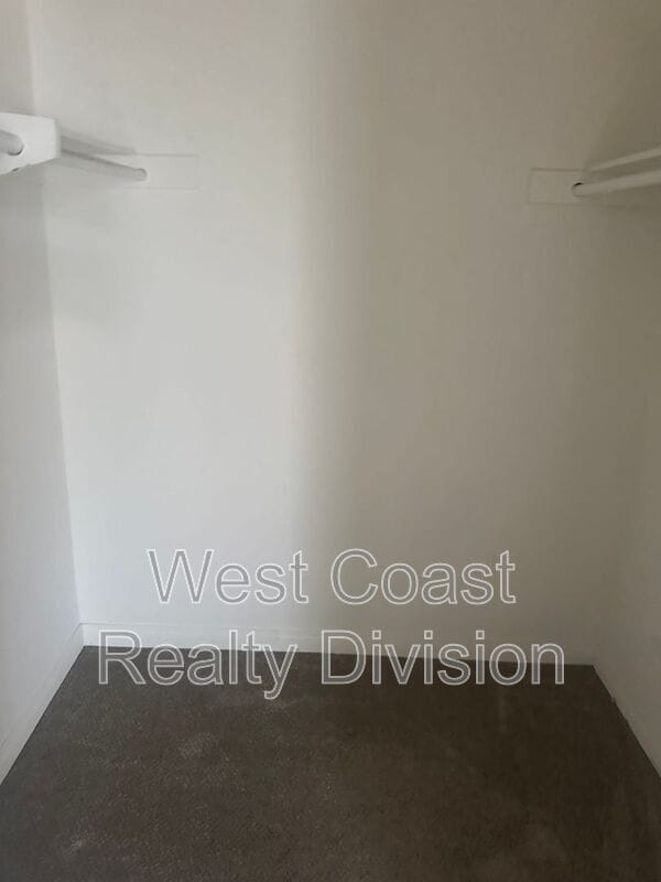 Building Photo - 10635 Aristocrat Ct