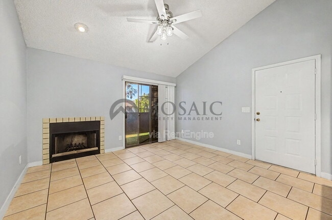 Building Photo - 533 W Guadalupe Rd