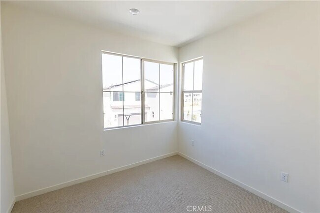 Building Photo - 3472 E Emerald Dr