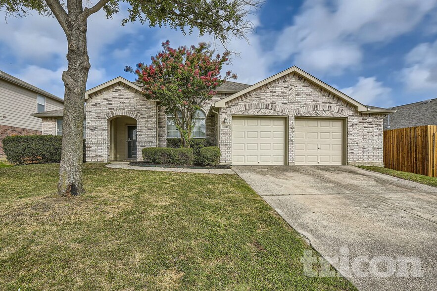 Building Photo - 13129 Padre Ave