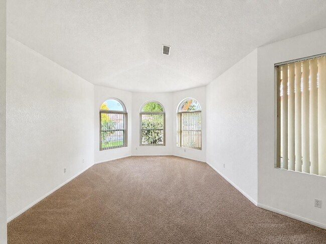 Building Photo - 68412 Descanso Cir