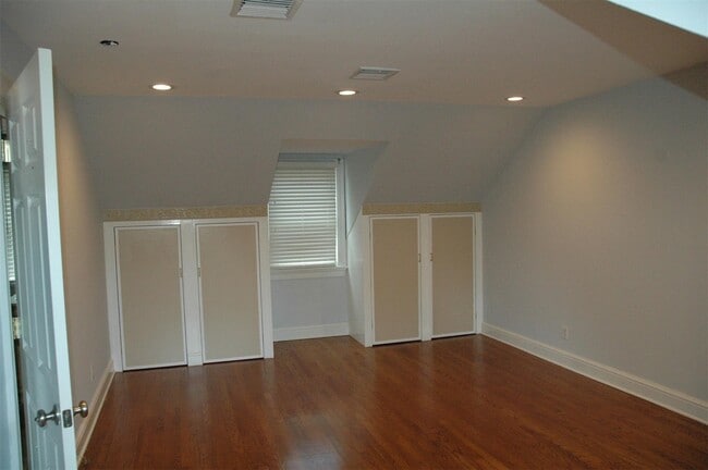 Building Photo - 20 Annadale St
