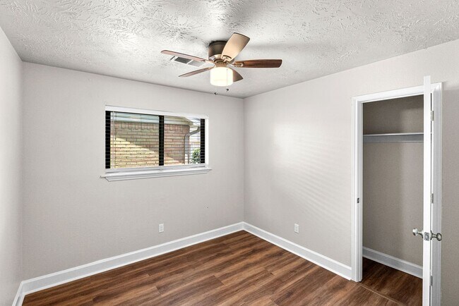 Building Photo - 14910 Grassington Dr