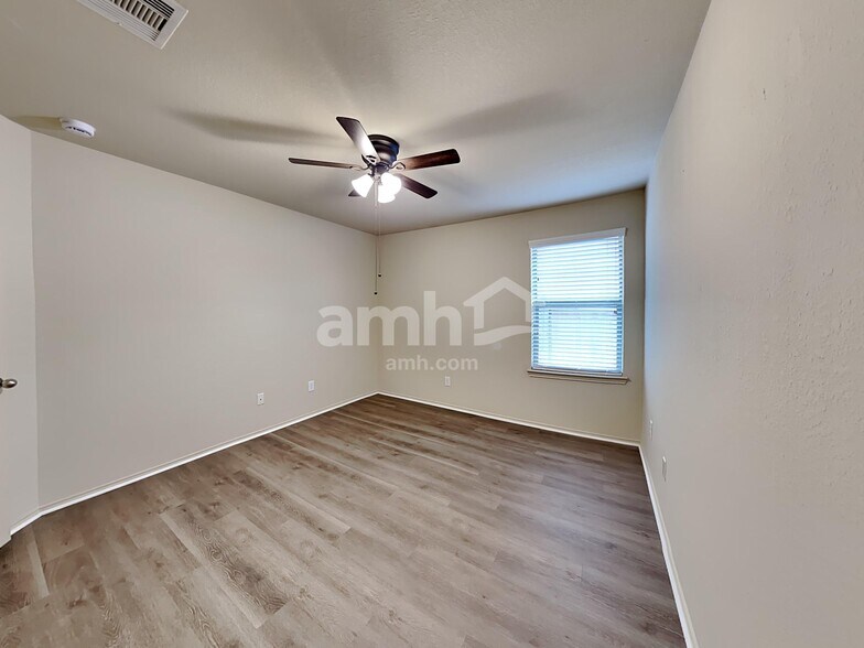 Building Photo - 7210 Alava Dr