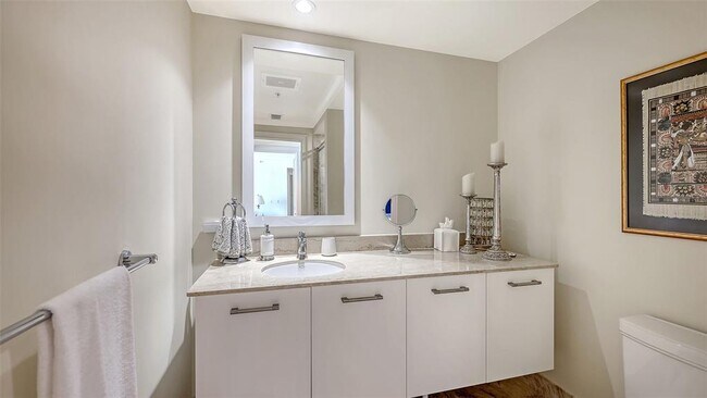 Building Photo - 1350 Main St